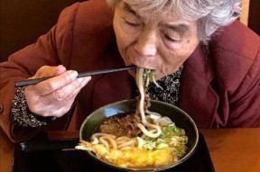 娱乐吃瓜酱老人头像,揭秘娱乐吃瓜酱老人头像背后的故事